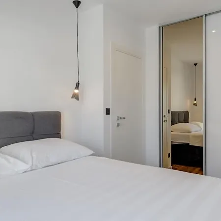 Apartament East *