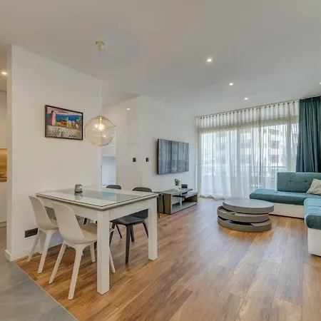 East Apartment Split