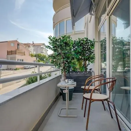 Apartment East *