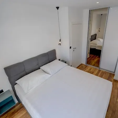 Apartment East Split