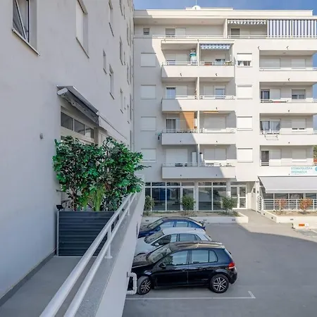 Apartment East Split