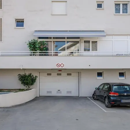 East Apartment Split