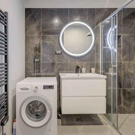 Apartment East *
